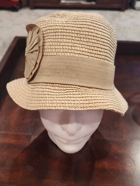 D&Y Tan Straw Cloche Hat with Fabric Flower